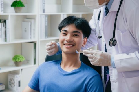 Alt Text: Dentist discussing bad breath concerns with a patient in Whittier, CA